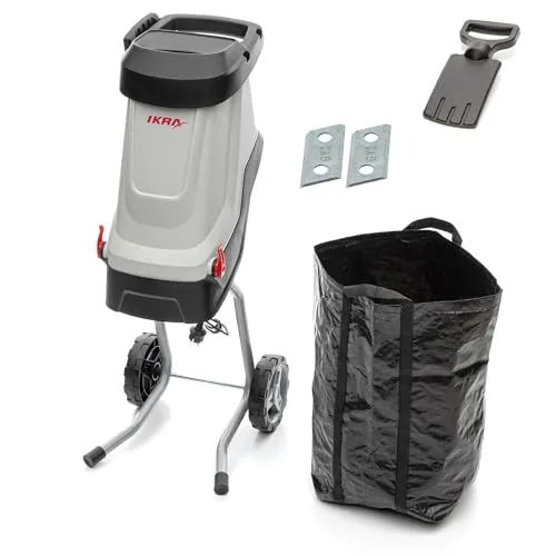 IKRA Häcksler IMH 2800 – 4,5 cm max. Astdurchmesser - Kraftvoller IKRA Messerhäcksler IMH 2800 mit 2.800 Watt für effiziente Gartenabfallverarbeitung. Ergonomisch, sicher und mobil für müheloses Arbeiten im Garten.