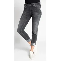 Zhrill Damen Skinny Jeans NOVA Black D520330-W9434 - Stylische Skinny Jeans in Schwarz mit seitlichem Keileinsatz für einen besonderen Look. Offene Saumkante zum Umkrempeln und leichte Used Effekte, perfekt für frühlingshafte Outfits.