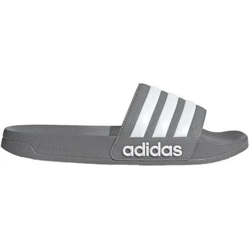 adidas Adilette Shower Sandalen - Hell Grau - Größe 13 - Badeschuhe mit klassischem Design, ideal für entspannte Tage am Pool oder Strand, schnell trocknend und bequem zu tragen.