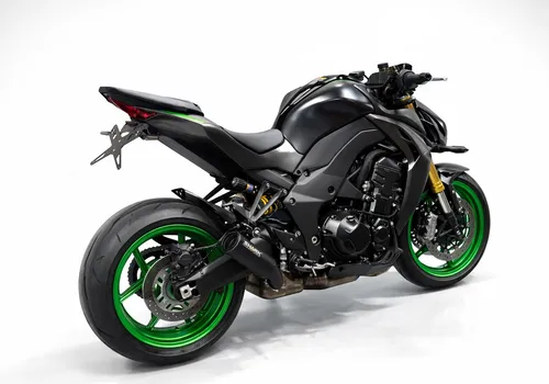 SHARK EXHAUST RCT Edelstahl schwarz-matt - Der SHARK RCT ist ein ultrakompakter Schalldämpfer mit 180mm Länge, der durch sein aggressives Design und hochwertigen Edelstahl überzeugt. Ideal für Motorsport-Enthusiasten, die Leistung und Stil suchen.