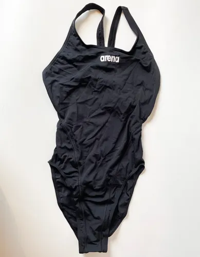 arena Solid Swim Tech Team Damen-Badeanzug Einteilig - Damen-Badeanzug, schnelltrocknend und ideal für intensive Trainingseinheiten im Schwimmsport.