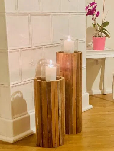 Dekoleidenschaft Windlichtsäule Rustikal, 49 cm - Windlichter aus recyceltem Holz, individuelle Gestaltungsmöglichkeiten und rustikaler Charme für jedes Zuhause.