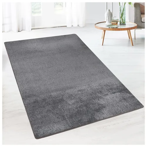 Karat Teppich Sundae Anthrazit 77 - Individuell maßgefertigter Velours-Teppich "Sundae" in stilvollem Anthrazit. Ideal für ein gemütliches Zuhause – bietet höchsten Komfort und verleiht jedem Raum Eleganz.