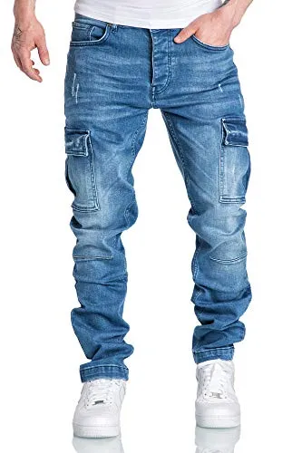 Amaci&Sons Herren Cargo Jeans Regular Slim Destroyed 7985 Hellblau W33/L34 - Stylische Herren Cargo Jeans in hellblau mit Slim-Fit-Schnitt. Ideal für lässige Outfits und den täglichen Komfort.