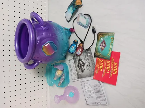 Magic Mixies Magischer Zauberkessel in Lila - 20 cm interaktives Plüschtier, mit echtem Nebel und über 50 Geräuschen für magische Abenteuer