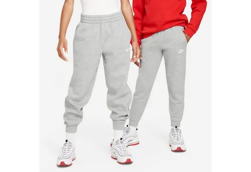 NIKE HOSE K NSW CLUB FLC JGGR LBR BOY - Grau für Jungen - Kinderhosen aus weichem Fleece, ideal für Komfort und Bewegungsfreiheit beim Spielen und Sport.