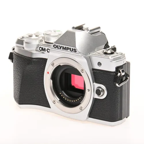 Olympus OM-D E-M10 Mark III Body silber - Kompakte Systemkamera - Spiegelreflex- & Systemkameras mit 16,1 MP Auflösung, elektronischem Sucher und integriertem Bildstabilisator für gestochen scharfe Aufnahmen.