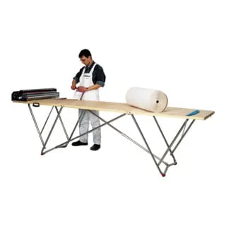 Euroline eurotap 812 Holz-Tapeziertisch 0,60m Breite, 3m Länge - Tapeten & Tapezierzubehör – Robuster Holz-Tapeziertisch mit langlebigem Aluminiumprofil und integriertem Maßband für präzises Arbeiten.