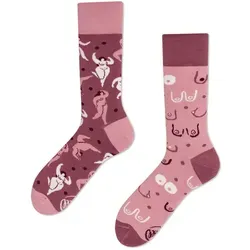 Many Mornings Unisex Body Positivity Socken Simply The Breast 43-46 - Lustige mismatched Socken für Herren und Damen – ein Paar, zwei Designs! Ideal als Geschenk, feiern Sie Vielfalt und Selbstliebe. Perfekte Passform in Größe 43-46, nachhaltig hergestellt nach Öko-Tex Standard 100.