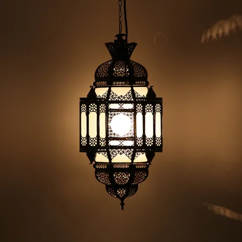 Casa Moro Hängeleuchte Lamia – Marokkanische Lampe H60 cm - Elegante marokkanische Hängeleuchte „Lamia“ aus Eisen in Edelrostoptik, ideal für stimmungsvolle Beleuchtung. Mit aufklappbaren Erkern für Teelichter und vielseitig einsetzbar. Höhe 60 cm, Durchmesser 26 cm.