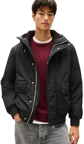 Tommy Jeans Herren Tjm City Ready Bomberjacke - Schwarz, XL EU - Zeitloser Tommy Jeans Windbreaker mit Kapuze und zwei Taschen. Bequeme Passform für optimale Bewegungsfreiheit, ideal für jeden Anlass. Nachhaltig aus 100% recyceltem Nylon gefertigt.