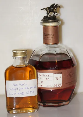 Blanton's Straight from the Barrel 10cl Sample - Whisky aus Kentucky, 63,35% Alkoholgehalt, in praktischer Taschenflasche – ideal für Bourbon-Liebhaber und Sammler.