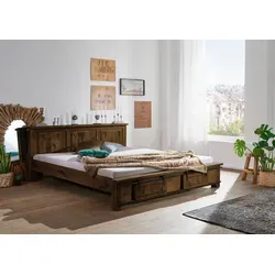 Bett Mango 180x200 braun lackiert RAILWAY #442 - Betten & Bettgestelle im Industrial-Stil mit authentischer Altholz-Optik, inklusive Wurmlöcher und Schiebetüren auf Eisenleisten für einen einzigartigen Look.