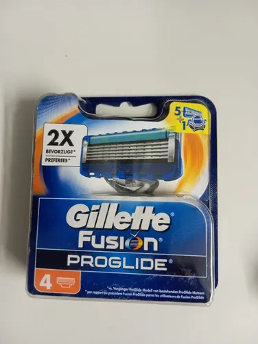 Gillette Fusion ProGlide Rasierklingen, 4 Stück - Nassrasierer mit fünf Präzisionsklingen für eine komfortable Rasur ohne Ziehen. Der Präzisionstrimmer ermöglicht einfaches Rasieren an schwierigen Stellen.