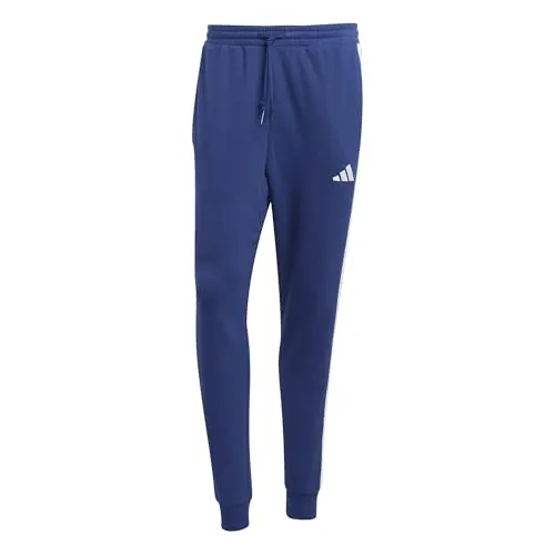adidas Herren Essential Three Stripes French Terry Pant - Dunkelblau/Weiß, XS - Trainingsbekleidung mit schmal zulaufender Beinform, kombiniert Komfort und Nachhaltigkeit durch mindestens 70 % recycelte Materialien.