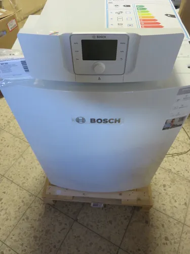 Bosch Condens 7000F 15KW Gas Brennwert Kessel - Bodenstehender Brennwert Kessel mit hoher Energieeffizienzklasse A, ideal für nachhaltige Heizlösungen in Wohnräumen.