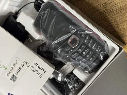 Samsung GT-B2710 - Robustes Handy mit GPS - Handys & Smartphones – Ideal für Outdoor-Enthusiasten, bietet Vibration, GPS und eine 2 MP Kamera in einem kompakten Design.