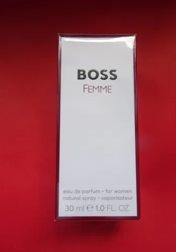Hugo Boss Boss Femme Eau de Parfum 30 ml - Eleganter Damenduft - Entdecken Sie den betörenden Duft von Hugo Boss Boss Femme. Mit fruchtigen Kopfnoten und einer warmen Basis aus Moschus bietet dieses Parfum ein harmonisches Erlebnis für moderne Frauen.