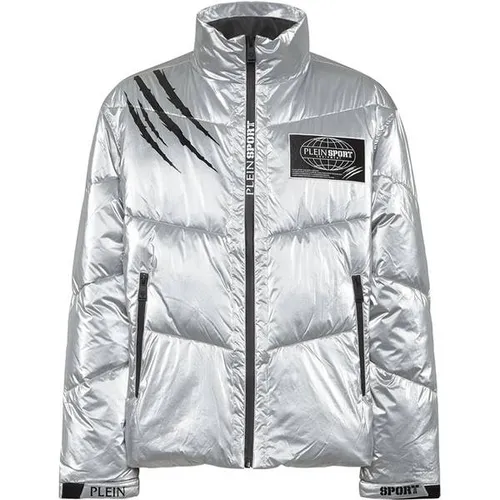 PLEIN SPORT Winterjacke Silberfarben 4XL (58) - Moderne Winterjacke aus 100% Nylon, ideal für kalte Tage. Mit hochwertigem Polyesterfutter sorgt sie für angenehmen Tragekomfort und stilvollen Look. Perfekt für den Alltag!