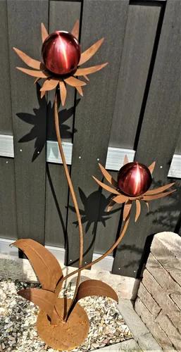 Skulptur Blume Milano Corten 120 cm rot matt - Wetterfeste Gartenskulptur aus Cortenstahl in blühender Form, ideal für Balkon und Garten. Mit modernem Design und einzigartiger Patina ist sie ein echter Blickfang.