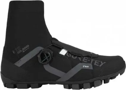 Northwave Celsius XT GTX Herren MTB Schuhe - Dunkel Grau, Größe 42 - Entwickelt für extreme Winterbedingungen, bieten diese MTB Schuhe optimale Wärmeisolierung und präzise Passform. Mit wasserdichter Gore-Tex-Membran und elastischer Neopren-Gamasche für besten Schutz.
