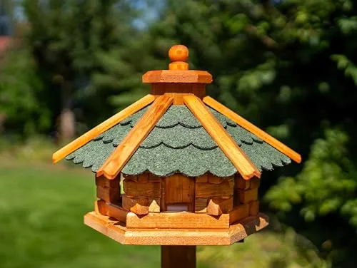 Deko-Shop-Hannusch Vogelhaus mit Ständer und Solarbeleuchtung, Größe M - XXL - Futterstationen für Wildvögel, wetterfestes Bitumendach und praktisches Futtersilo für einfache Befüllung. Ideal für die Vogelfütterung im Garten.