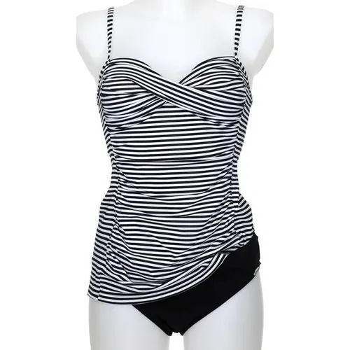 SUNFLAIR Damen Tankini mit Softschalen - Tankinis für Damen mit eingearbeiteten Softschalen, verstellbaren und aushakbaren Trägern - ideal für sportliche Aktivitäten und einen perfekten Sitz. Entdecke hochwertige Sportbekleidung im INTERSPORT Online Shop.