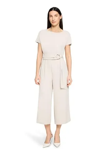 Betty Barclay Damen Jumpsuit mit Eingrifftaschen 44, Grau Beige - Eleganter, figurumspielender Jumpsuit mit praktischen Eingrifftaschen. Der feminine U-Boot-Ausschnitt verleiht einen stilvollen Look. Ideal für besondere Anlässe oder den Alltag.