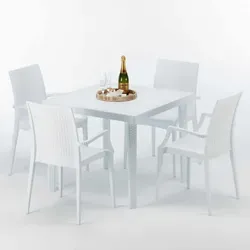 Weißes Quadratisches Tisch-Set mit 4 Bistrot-Stühlen – Grand Soleil Love - Stilvolles Set bestehend aus einem quadratischen weißen Tisch (90x90 cm) und 4 stabilen Bistrot-Stühlen. Ideal für Gastronomie und Zuhause, mit hochwertigem Polyrattan für lange Haltbarkeit und robusten Einsatz.