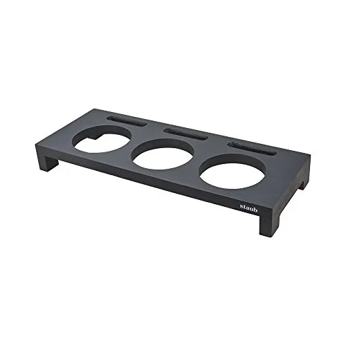 Staub Servierbrett für 3 Mini Cocottes - Elegantes Servierbrett aus schwarzem Holz, perfekt für Mini Cocottes, bietet stilvolle Präsentation und ist ideal für gesellige Abende.
