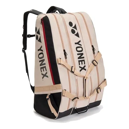 Yonex Gearlogic Racket Bag beige/schwarz - Praktische Sporttasche für Tennis, mit ausreichend Platz für Schläger und Zubehör. Ideal für aktive Sportler, die Stil und Funktionalität schätzen.