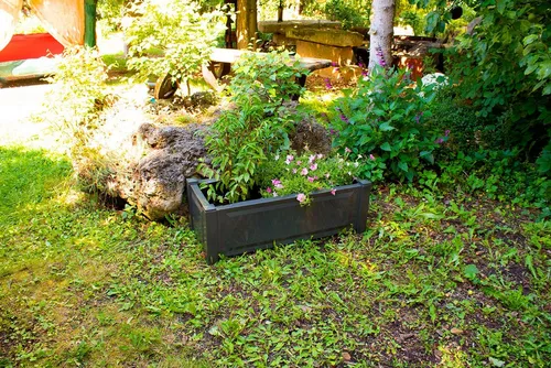 KHW Kunststoff-Pflanzkasten 100 cm, Dunkelgrau - Robuster Pflanzenkasten aus UV-beständigem Kunststoff, ideal für Garten und Terrasse. Mit edlem Design perfekt für Blüten oder Gemüseanbau.
