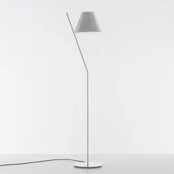 Artemide La Petite Terra Stehleuchte Weiß 1753020A - Elegante Stehleuchte mit modernem Design und stabiler Konstruktion. Ideal für Wohnzimmer, Schlafzimmer und Büros, sorgt sie für angenehme Beleuchtung und passt zu jedem Einrichtungsstil.