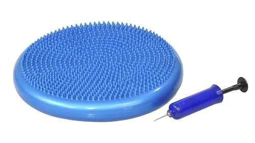 Betzold Balancekissen - Gleichgewichtstrainer für Sport und Therapie - KOMPAKTES BALANCEKISSEN: Ideal für Koordinationstraining und Entlastungsübungen. Mit genoppter Oberfläche und Durchmesser von 33 cm. INKLUSIVE HANDPUMPE: Individuelle Luftbefüllung für anpassbare Trainingsintensität. Perfekt für unterwegs!