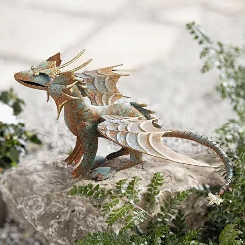 Dekorative Gartenfigur "Drache" aus Metall blau/gold mit Rost Finish - 38x38x26 cm - Verspielte Gartenfigur 'Drache' für eine fantasievolle Gartengestaltung. Robuste Metallverarbeitung und trendiges Edelrost-Finish sorgen für eine lebendige Atmosphäre im Außenbereich. Ideal als Dekoelement für Garten, Balkon oder Terrasse.
