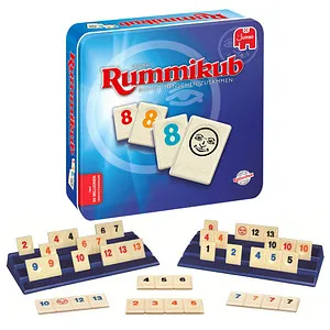 Jumbo Kartenspiel 3973 - Original Rummikub in Metalldose - Gesellschaftsspiel für 2-4 Spieler, ab 7 Jahren. Spannendes Zahlenlegespiel in stabiler Metalldose, fördert strategisches Denken und sorgt für unvergessliche Spieleabende.