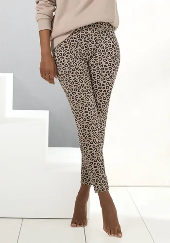 Lascana Sweatleggings im Leo-Print - Leggings mit breitem Komfortbund, ideal für Loungewear. Hergestellt aus elastischer Baumwolle für einen weichen Griff und perfekten Sitz.