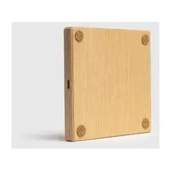 TREED Premium Holz Qi-Charger MagSafe - Induktive Ladestation aus Esche, 15 Watt - Zubehör Mobile Kommunikation - Stilvolle und nachhaltige Holz-Ladestation für schnelles und kabelloses Laden mit 15 Watt Leistung.