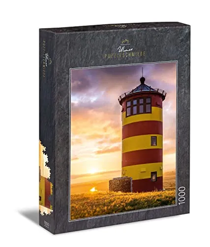 Ulmer Puzzleschmiede - Puzzle „Leuchtturm Pilsum“ - Klassisches 1000 Teile Puzzle - Der berühmte Leuchtturm an der Nordsee, Wahrzeichen Ostfrieslands, im Sonnenuntergang am Nordsee-Deich