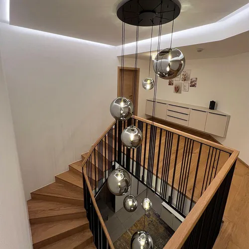s.luce Galerieleuchte Orb, Rund, 40x40x40 cm - Elegante Pendelleuchte - Moderne und minimalistische Pendelleuchte mit 5m Abhängung, ideal für hohe Räume. E27-Fassung für individuelle Lichtgestaltung, perfekt für Galerien und Foyers.
