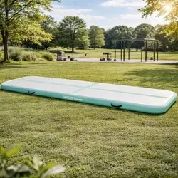 HAGO24 AirTrack Turnmatte 4m Mint – Aufblasbare Gymnastikmatte mit Pumpe - Vielseitige aufblasbare Gymnastikmatte für Fitness und Yoga. Die robuste Oberfläche sorgt für sicheren Halt und ist ideal für Indoor- und Outdoor-Training. Praktische Transporttasche inklusive.