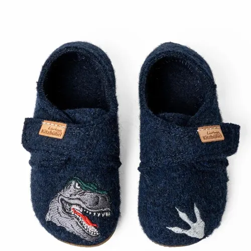 Living Kitzbühel Hausschuhe Klettschuh T-Rex (Schurwolle) nachtblau Jungen Größe 33 - Der Kletthausschuh "T-Rex" aus 100 % Schurwolle begeistert kleine Dino-Fans! Er bietet optimalen Tragekomfort und hält die Füße warm – ideal für mutige Entdecker auf ihren Abenteuern.