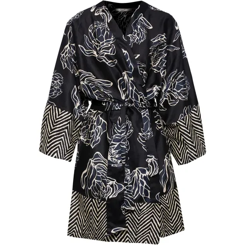 Barts Kimono Sulamita Schwarz – Lässiges Trägerkleid - Kleider: Stilvoller Kimono mit All-Over-Print und taillierendem Gürtel, ideal für jeden Anlass. Aus 100% Baumwolle für höchsten Tragekomfort.