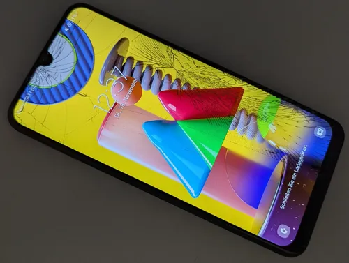 Samsung Galaxy M31 Dual Sim - 64 GB Schwarz - Handy ohne Vertrag mit 6,4 Zoll Super AMOLED Display und 6000 mAh Akku für stundenlangen Mediengenuss. Die Quad-Kamera und 32 MP Selfie-Kamera sorgen für perfekte Fotos.