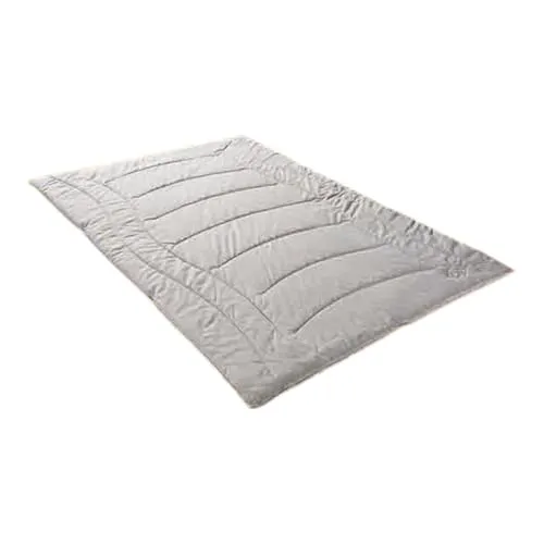 KÜNSEMÜLLER Alpaka Steppbett – Leichte Naturhaarbettdecke - Leichtes Steppbett mit weichem Baby Alpakaflaum für ein angenehmes Schlafklima. Bezug aus superfeinem Mako-Batist, maschinenwaschbar und allergikerfreundlich. Maße: 135x200 cm.