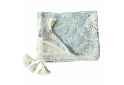 Loberon Plaid Calerand, Maritime Print-Motive - Wohndecke mit maritime Print-Motiven, verziert mit Pailletten und Glasperlen. Langlebig und nachhaltig, ideal für stilvolle Akzente in Ihrem Wohnraum.