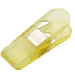 Briefklemmer Multi Clip Big Peg 33x120mm VE=100 Stück kristallgelb - Vielseitige Multi Clips in fröhlichem kristallgelb, ideal für Büro und Haushalt. Perfekt zum Festhalten von Notizen oder zum Wiederverschließen von Verpackungen. Praktisch und bunt – die perfekten Helfer im Alltag!