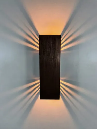 SpiceLED Wandleuchte ShineLED Kupfer Edition - Dimmbar & mit Schalter - Wandleuchte mit patentiertem Design aus gebürstetem Aluminium, dimmbar und ideal für jeden Raum. Schafft eine angenehme Atmosphäre mit blendfreiem Licht und einzigartigem Schatteneffekt.