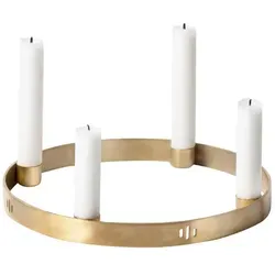 ferm LIVING Kerzenhalter Circle - Small Gold - Eleganter Kerzenhalter aus massivem, matt poliertem Messing, ideal für Stab- und Tafelkerzen. Perfekt für stilvolle Akzente in jedem Wohnraum.