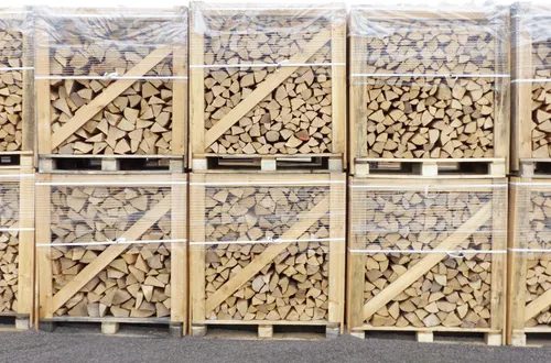 1RM Eiche trockenes Brennholz für Kamin und Ofen - Hochwertiges, ofenfertiges Brennholz aus getrockneter Eiche, 1RM (ca. 476kg), ideal für gemütliche Abende. Optimal getrocknet für hohe Brennleistung und saubere Verbrennung.